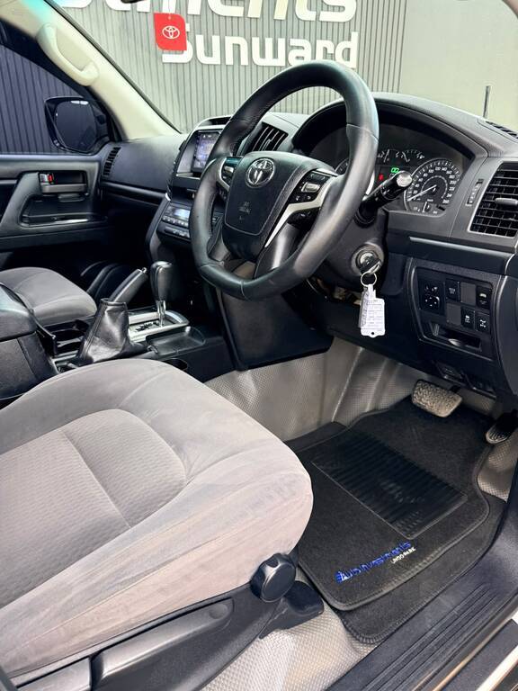 TOYOTA LAND CRUISER LAND CRUISER 200 V8 4.5D GX A/T - 18