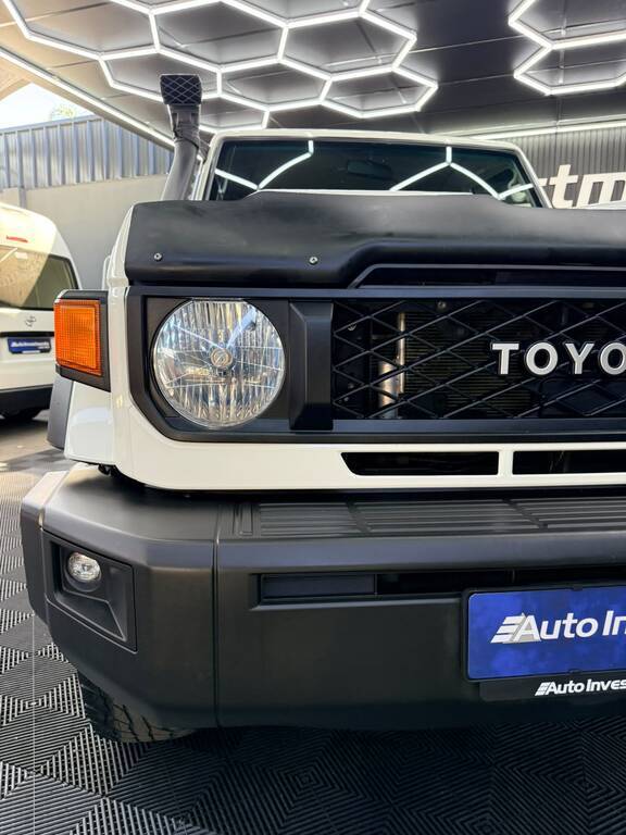 TOYOTA LAND CRUISER PICK UP LAND CRUISER 79 2.8 GD-6 P/U D/C A/T - 9