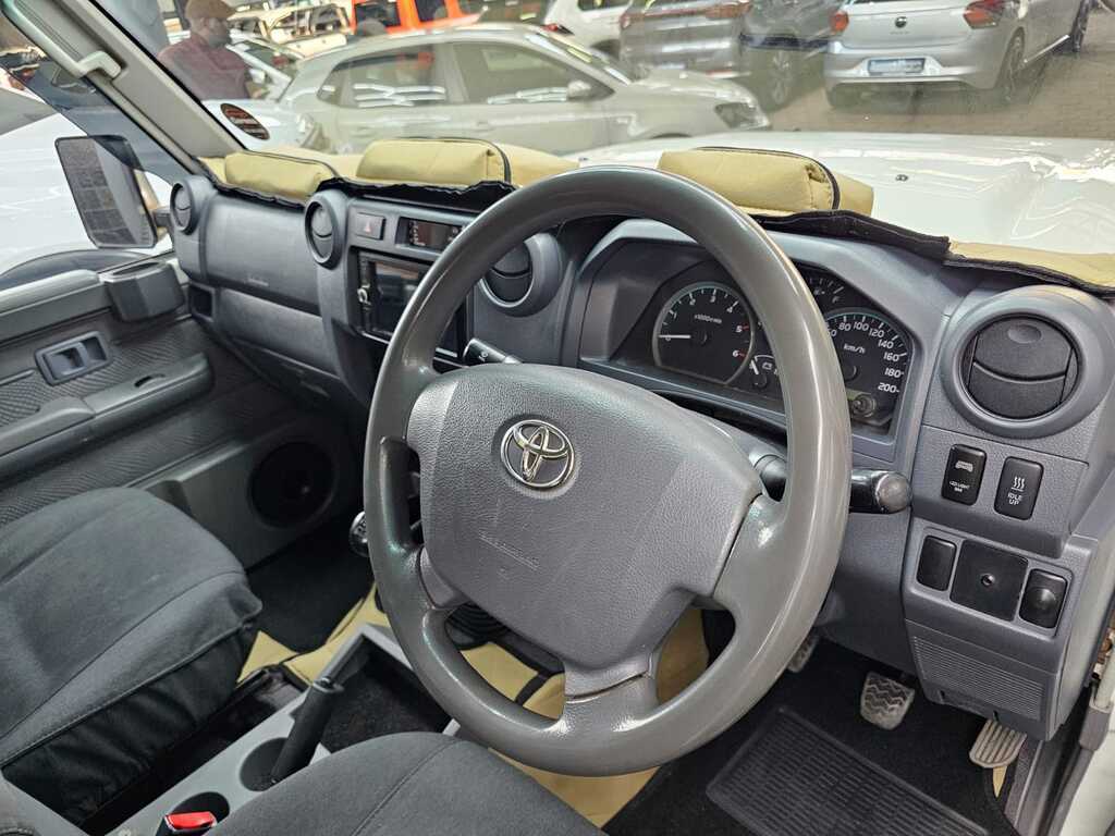 TOYOTA LAND CRUISER PICK UP LAND CRUISER 79 4.5D P/U D/C - 12