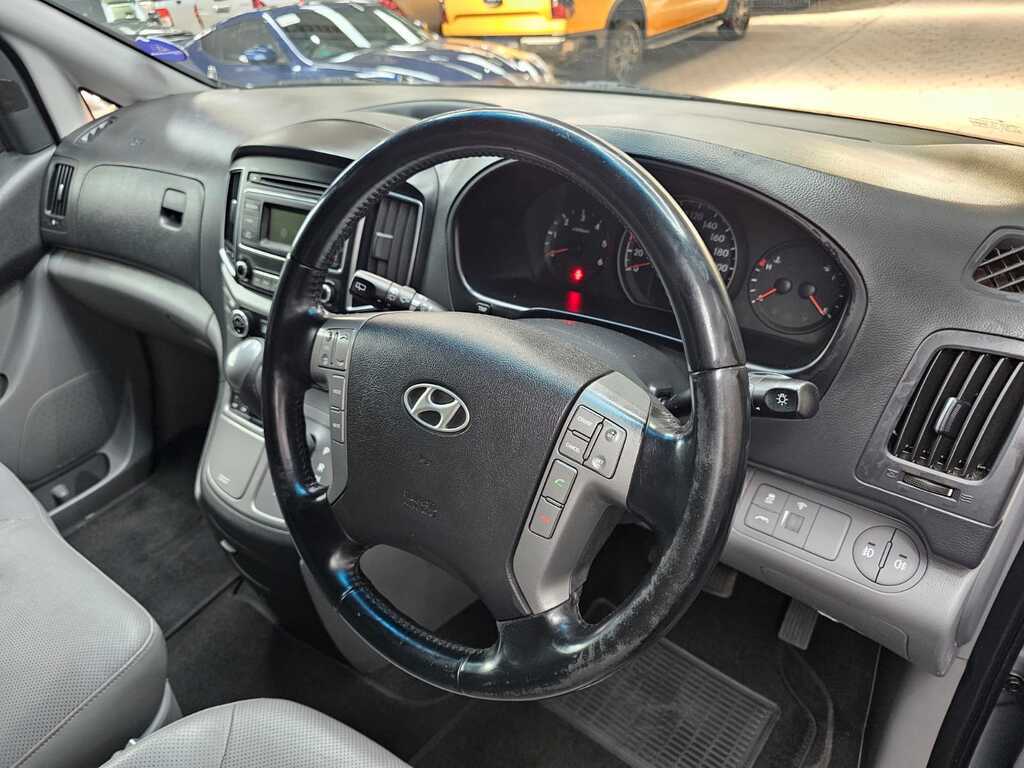 HYUNDAI H-1 H-1 2.5 CRDI A/T/ 2.5 ELITE A/T - 12
