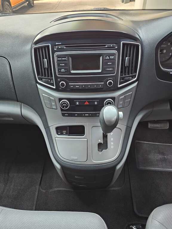 HYUNDAI H-1 H-1 2.5 CRDI A/T/ 2.5 ELITE A/T - 15