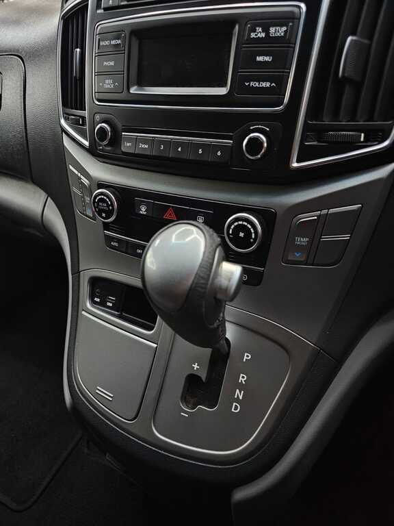 HYUNDAI H-1 H-1 2.5 CRDI A/T/ 2.5 ELITE A/T - 17