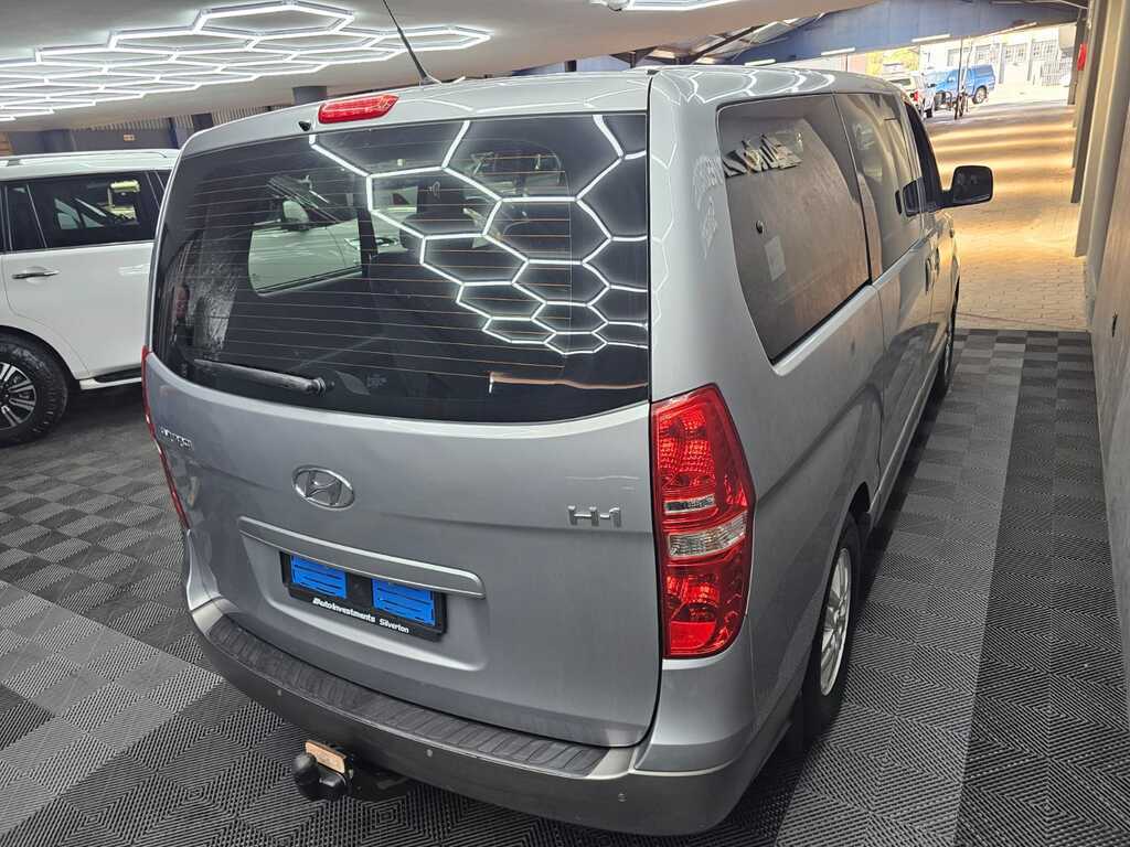 HYUNDAI H-1 H-1 2.5 CRDI A/T/ 2.5 ELITE A/T - 8