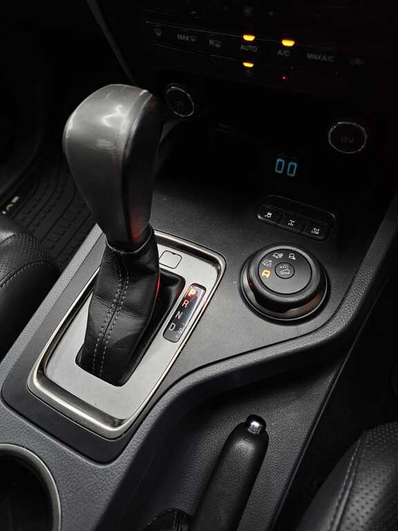 FORD EVEREST EVEREST 3.2 TDCi XLT 4X4 A/T - 18