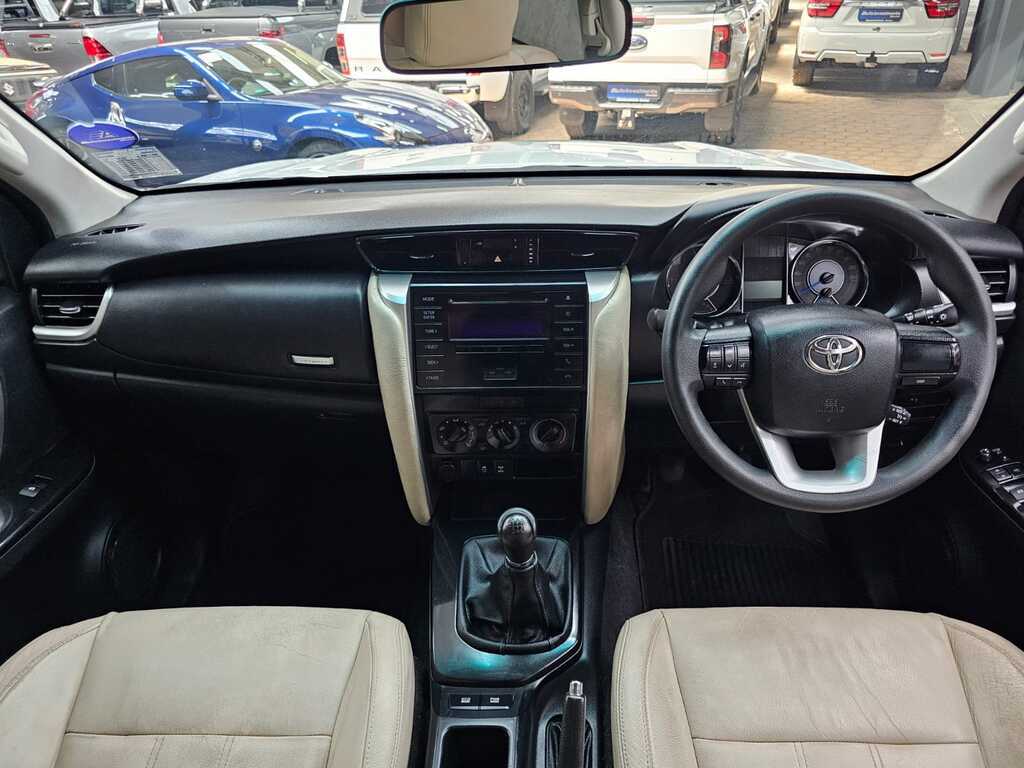 TOYOTA FORTUNER FORTUNER 2.4GD-6 R/B