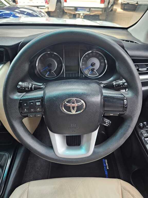TOYOTA FORTUNER FORTUNER 2.4GD-6 R/B