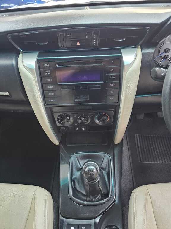 TOYOTA FORTUNER FORTUNER 2.4GD-6 R/B