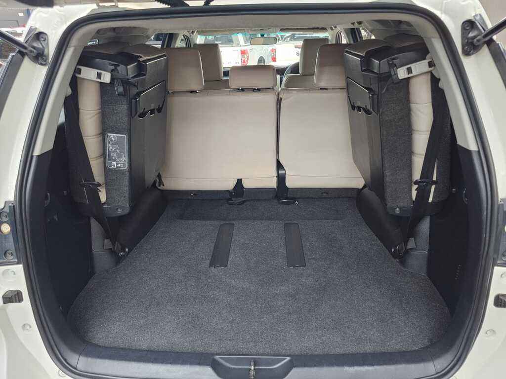 TOYOTA FORTUNER FORTUNER 2.4GD-6 R/B