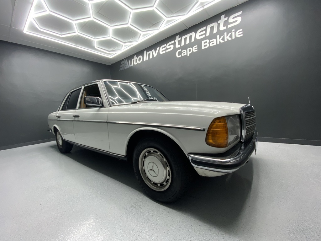 MERCEDES-BENZ W123 SHAPE SEDAN 230 E A/T A/C (W 123)