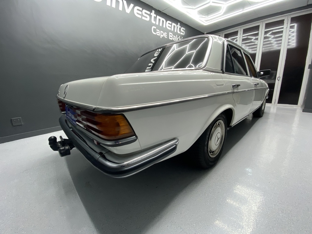 MERCEDES-BENZ W123 SHAPE SEDAN 230 E A/T A/C (W 123)