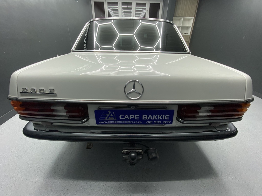 MERCEDES-BENZ W123 SHAPE SEDAN 230 E A/T A/C (W 123)