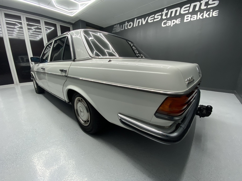 MERCEDES-BENZ W123 SHAPE SEDAN 230 E A/T A/C (W 123)