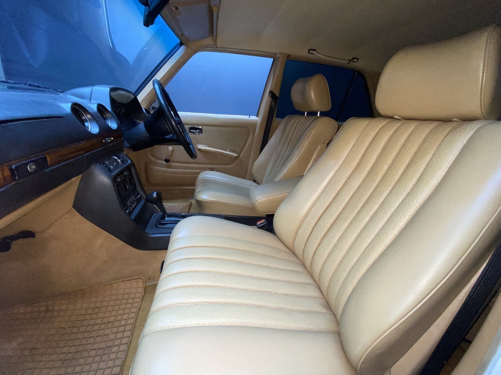 MERCEDES-BENZ W123 SHAPE SEDAN 230 E A/T A/C (W 123)