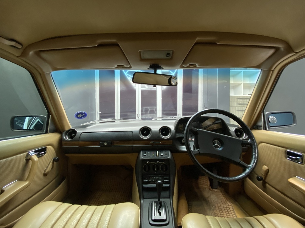 MERCEDES-BENZ W123 SHAPE SEDAN 230 E A/T A/C (W 123)