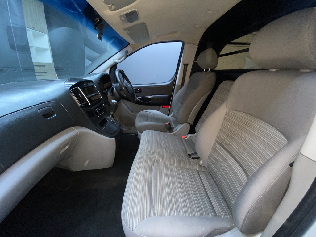 HYUNDAI H-1 H-1 2.5 CRDi A/C F/C P/V A/T