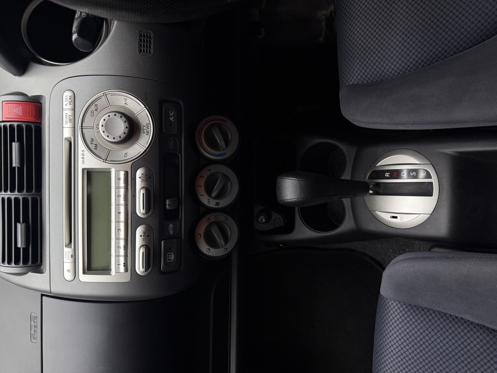 HONDA JAZZ JAZZ 1.5i A/T - 12