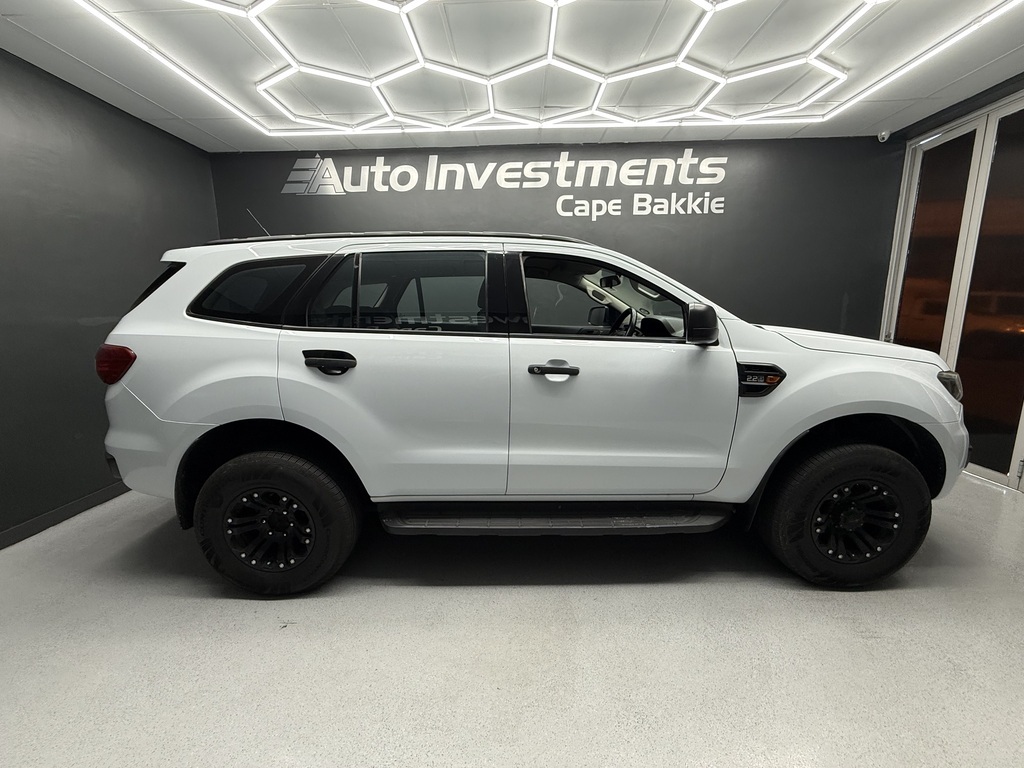 FORD EVEREST EVEREST 2.2 TDCi  XLS A/T - 2