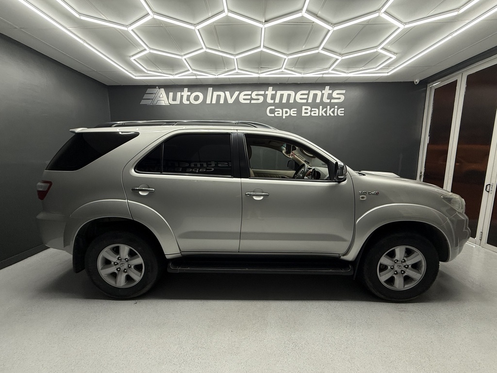 TOYOTA FORTUNER FORTUNER 3.0D-4D R/B A/T - 2