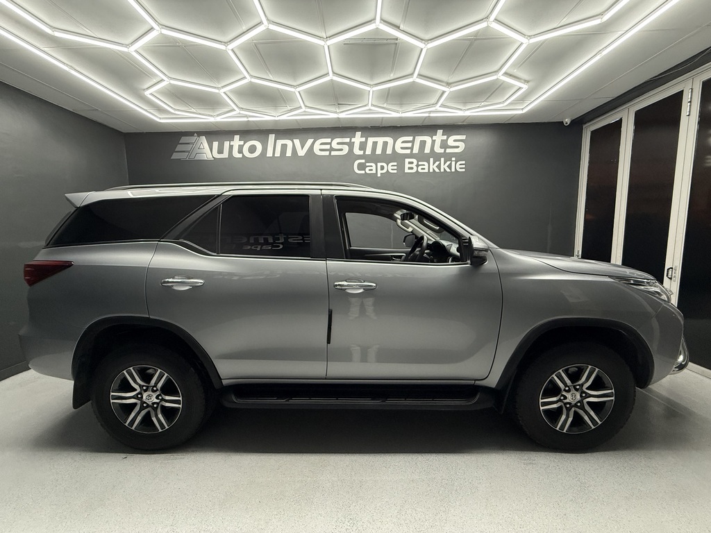 TOYOTA FORTUNER FORTUNER 2.4GD-6 R/B - 2