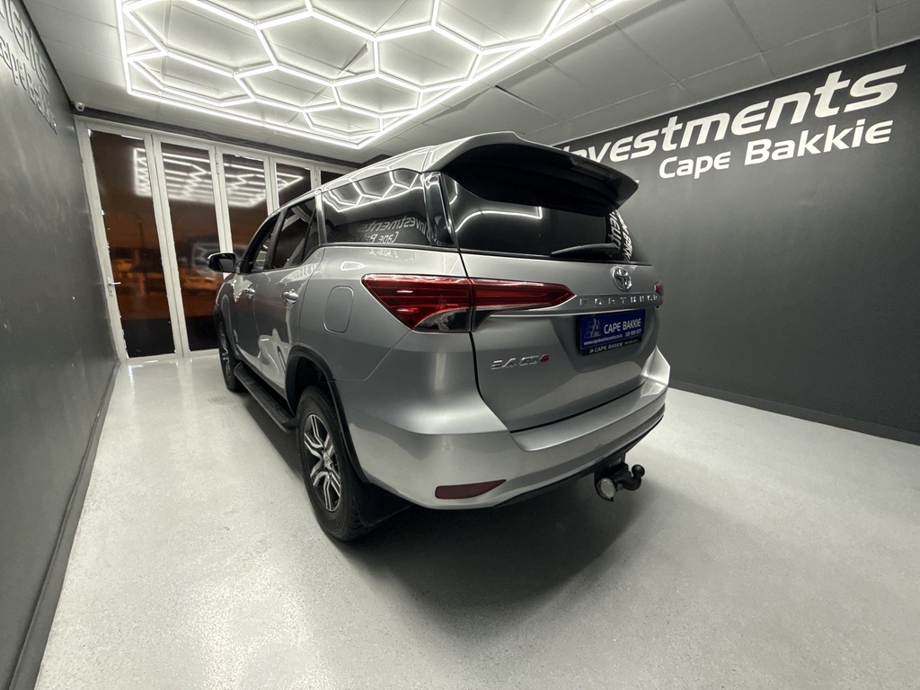 TOYOTA FORTUNER FORTUNER 2.4GD-6 R/B - 5