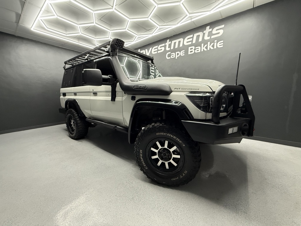 TOYOTA LAND CRUISER 76 LANDCRUISER 76 4.5D V8 S/W - 1