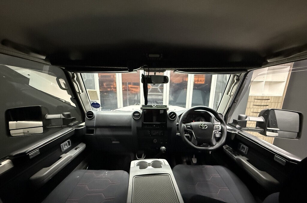 TOYOTA LAND CRUISER 76 LANDCRUISER 76 4.5D V8 S/W - 11