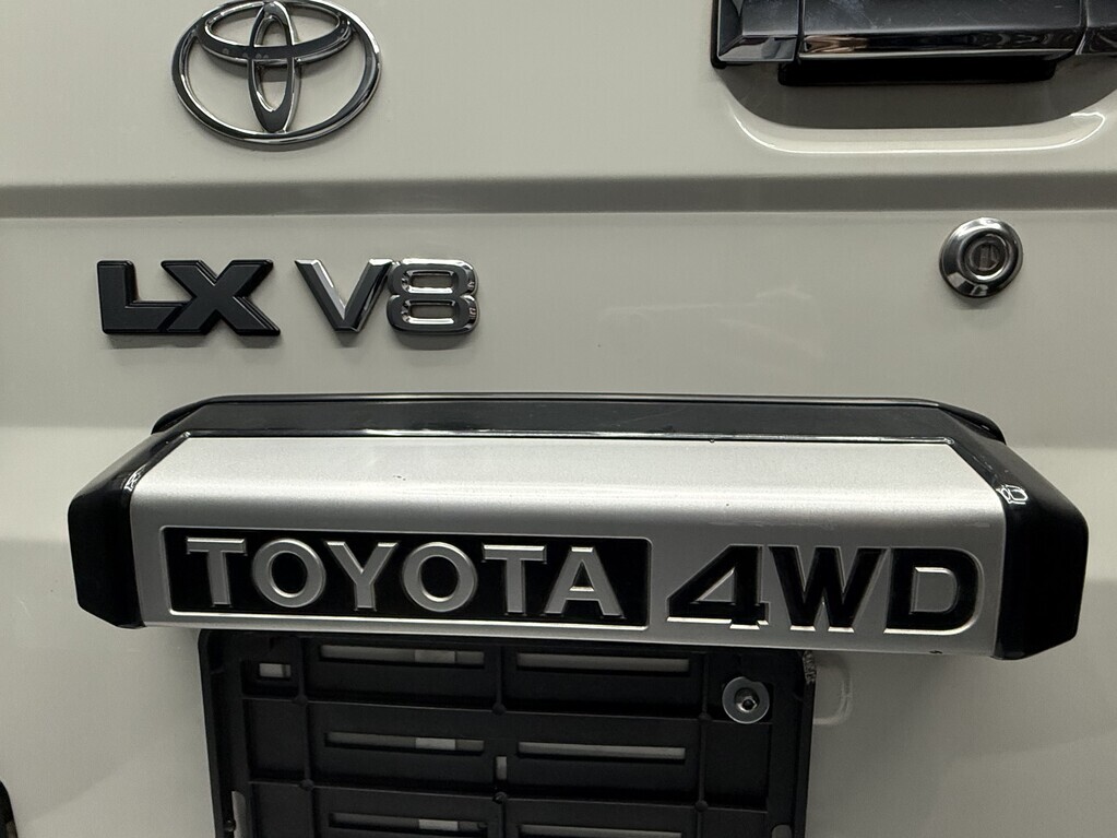 TOYOTA LAND CRUISER 76 LANDCRUISER 76 4.5D V8 S/W - 17