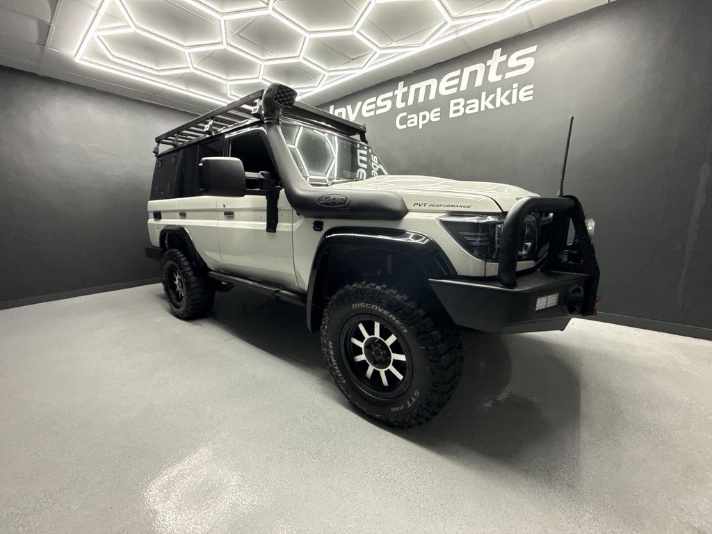 TOYOTA LAND CRUISER 76 LANDCRUISER 76 4.5D V8 S/W - 8