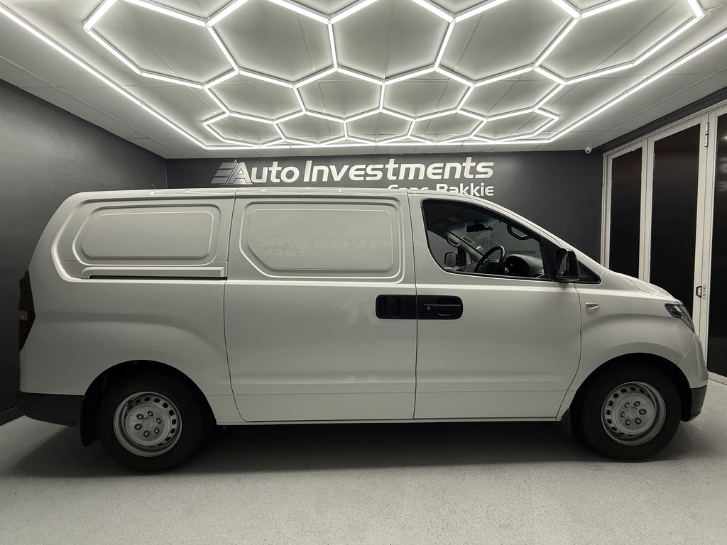 HYUNDAI H-1 H-1 2.5 CRDi A/C F/C P/V A/T - 2