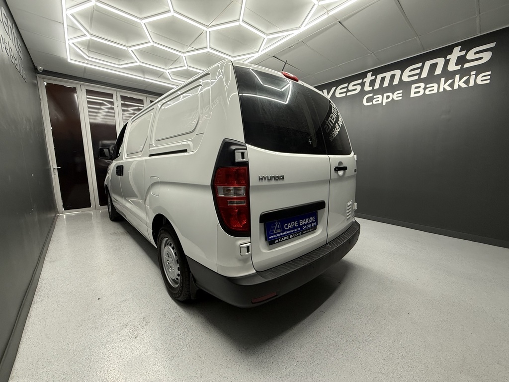 HYUNDAI H-1 H-1 2.5 CRDi A/C F/C P/V A/T - 5
