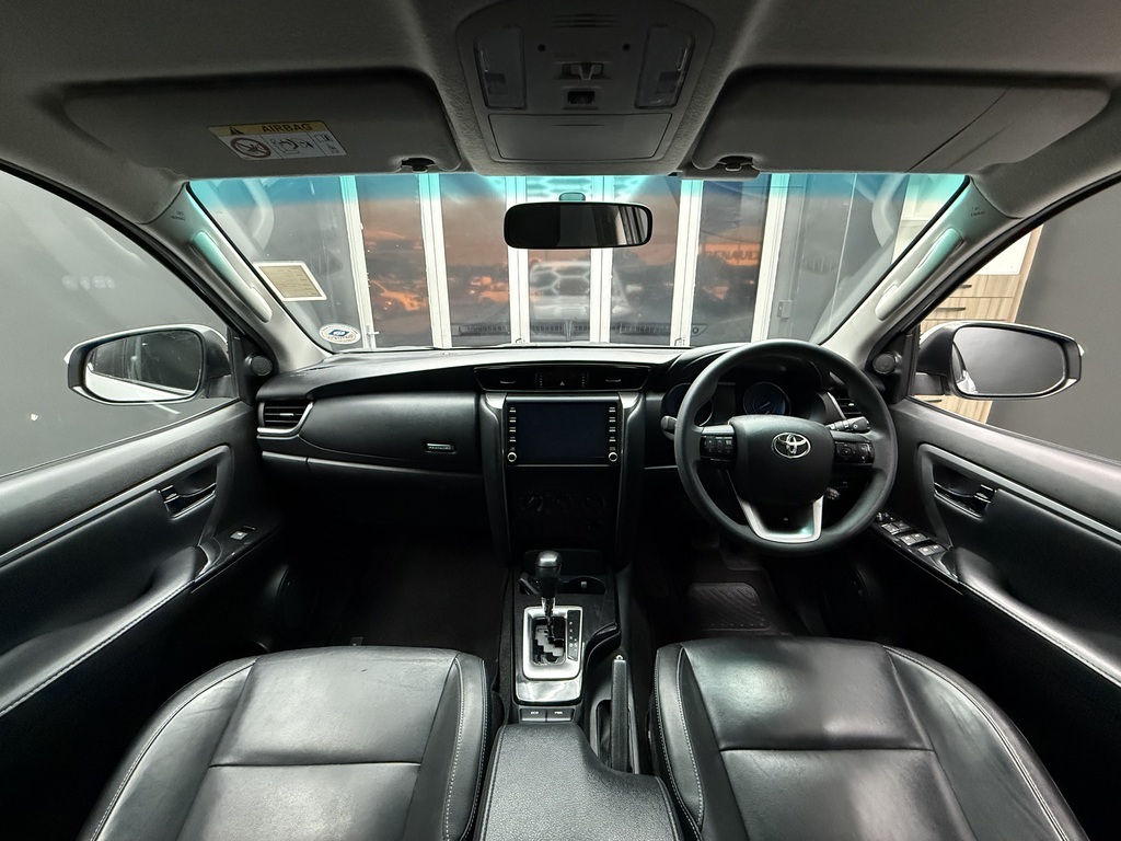 TOYOTA FORTUNER FORTUNER 2.4GD-6 4X4 A/T - 11