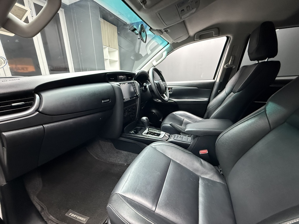 TOYOTA FORTUNER FORTUNER 2.4GD-6 4X4 A/T - 8