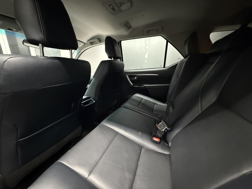 TOYOTA FORTUNER FORTUNER 2.4GD-6 4X4 A/T - 9