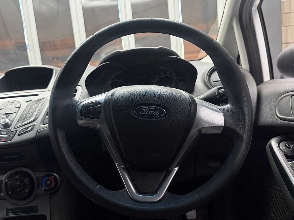 FORD FIESTA FIESTA 1.4 AMBIENTE 5 Dr - 12