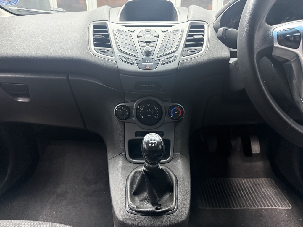 FORD FIESTA FIESTA 1.4 AMBIENTE 5 Dr - 13