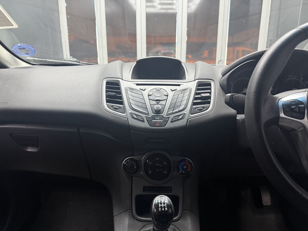 FORD FIESTA FIESTA 1.4 AMBIENTE 5 Dr - 14