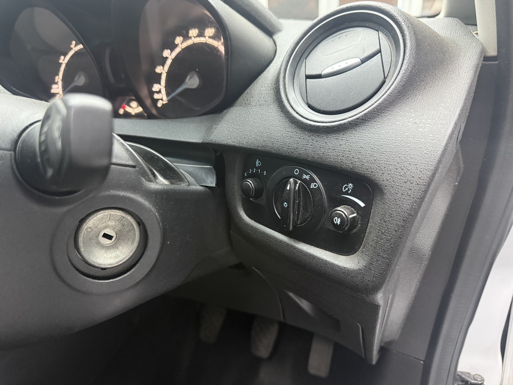 FORD FIESTA FIESTA 1.4 AMBIENTE 5 Dr - 15