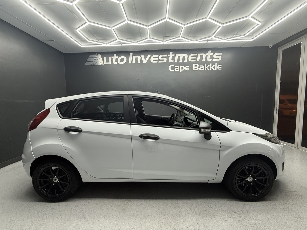FORD FIESTA FIESTA 1.4 AMBIENTE 5 Dr - 2