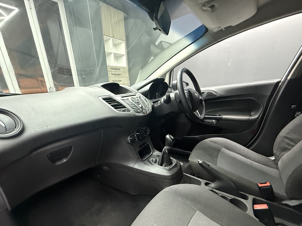 FORD FIESTA FIESTA 1.4 AMBIENTE 5 Dr - 9