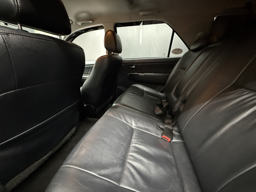 TOYOTA FORTUNER FORTUNER 3.0D-4D 4X4 A/T - 10
