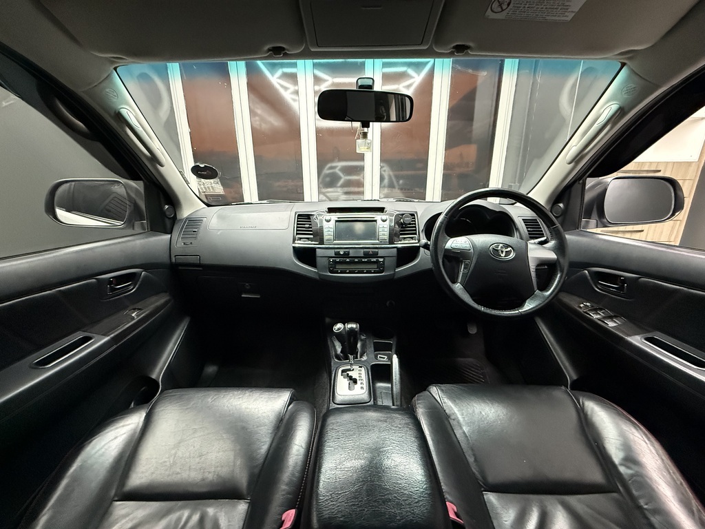 TOYOTA FORTUNER FORTUNER 3.0D-4D 4X4 A/T - 11
