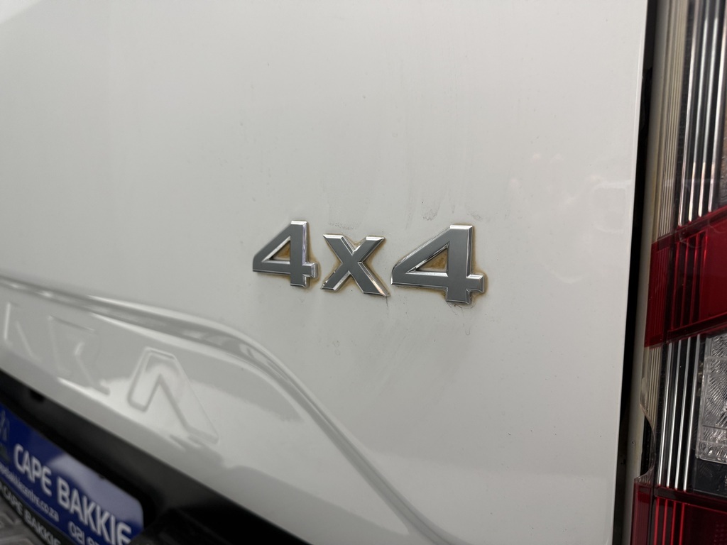 NISSAN NAVARA NAVARA 2.5DDTI LE/LE PLUS 4X4 A/T D/C P/U - 18