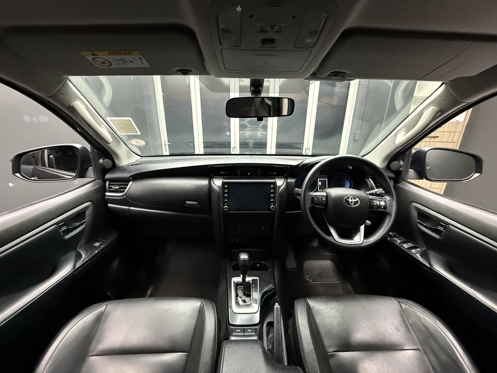 TOYOTA FORTUNER FORTUNER 2.4GD-6 R/B A/T - 12