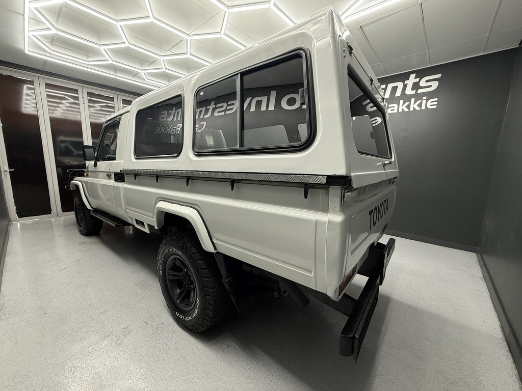 TOYOTA LAND CRUISER LAND CRUISER 4.5 PETROL P/U S/C - 5