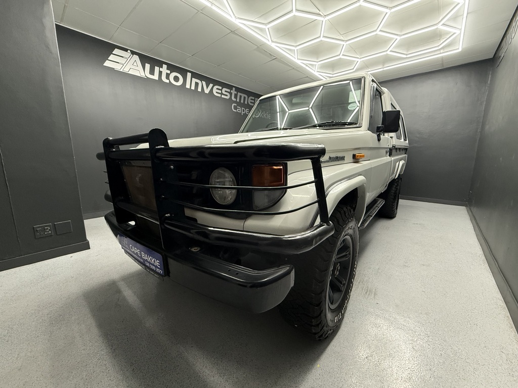 TOYOTA LAND CRUISER LAND CRUISER 4.5 PETROL P/U S/C - 6