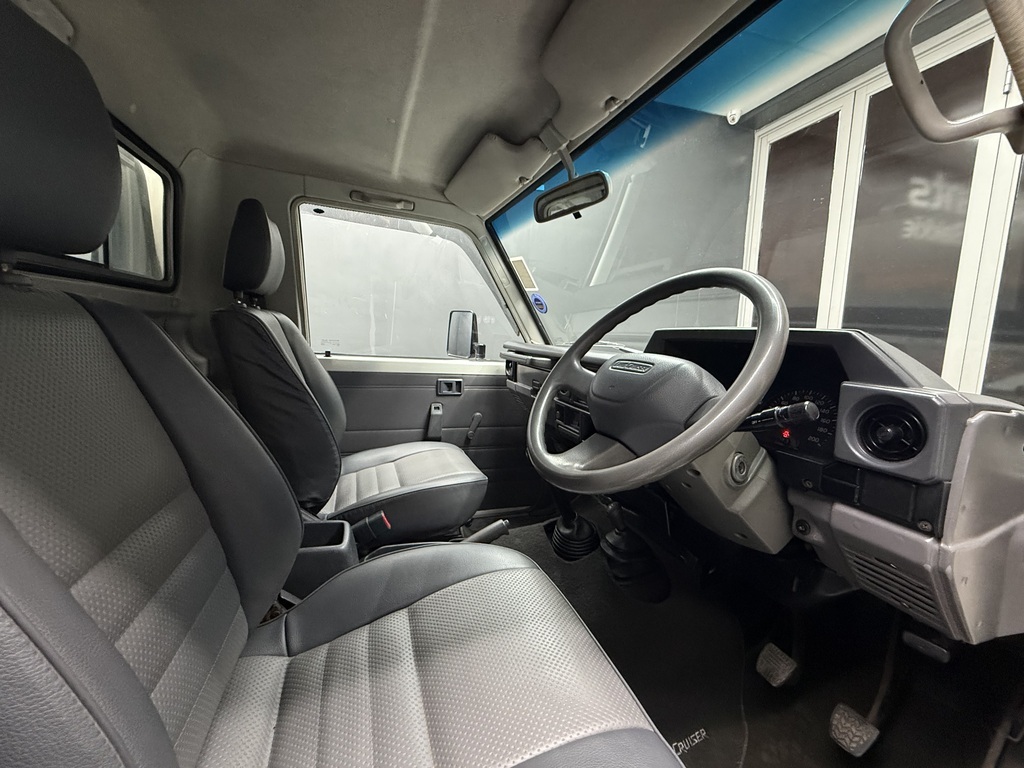 TOYOTA LAND CRUISER LAND CRUISER 4.5 PETROL P/U S/C - 8