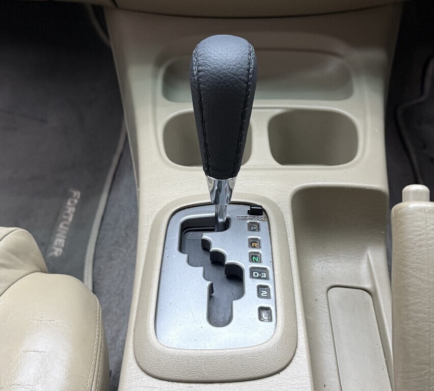 TOYOTA FORTUNER FORTUNER 3.0D-4D R/B A/T - 15