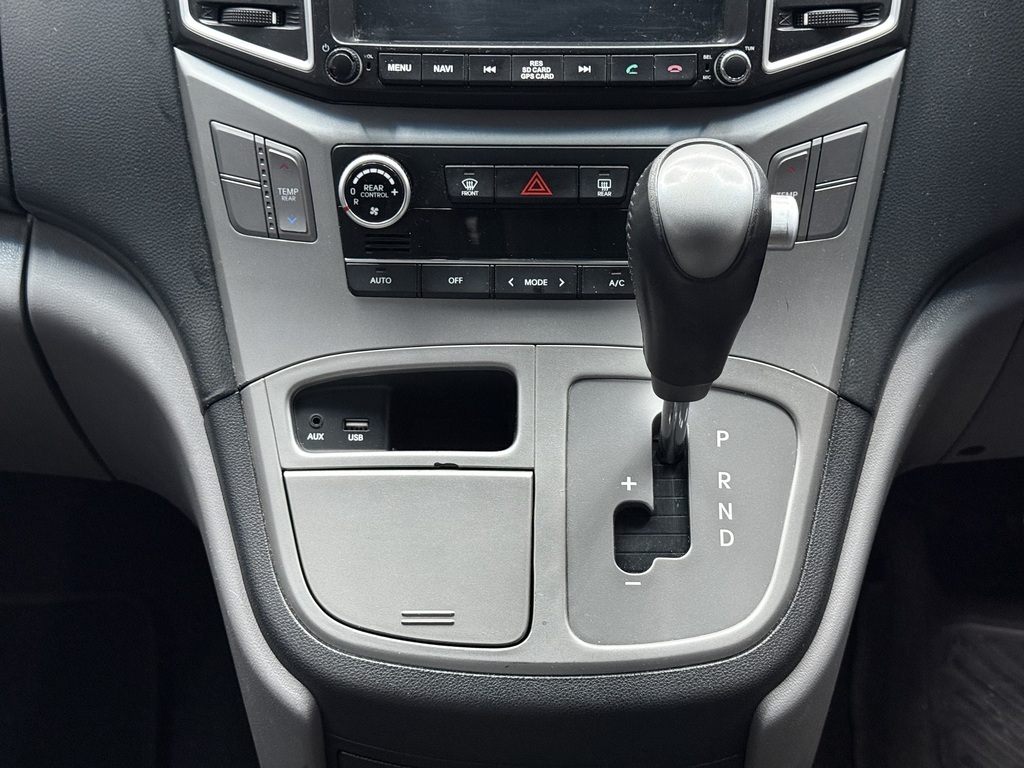 HYUNDAI H-1 H-1 2.5 CRDI A/T/ 2.5 ELITE A/T - 12