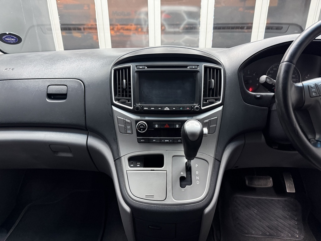 HYUNDAI H-1 H-1 2.5 CRDI A/T/ 2.5 ELITE A/T - 19