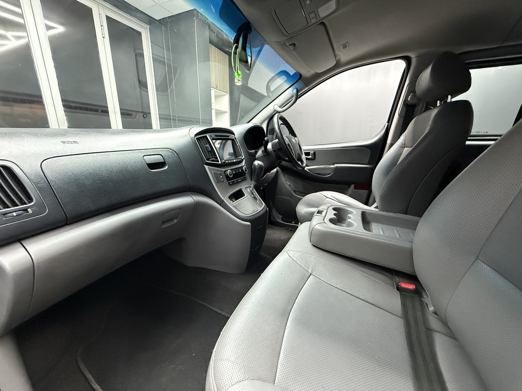 HYUNDAI H-1 H-1 2.5 CRDI A/T/ 2.5 ELITE A/T - 7